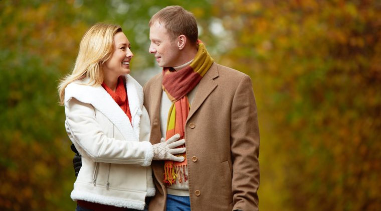 Pasangan berjalan UK