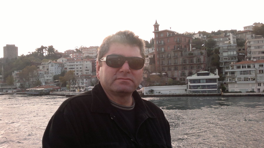 sarkis, 62, Dubai, United Arab Emirates