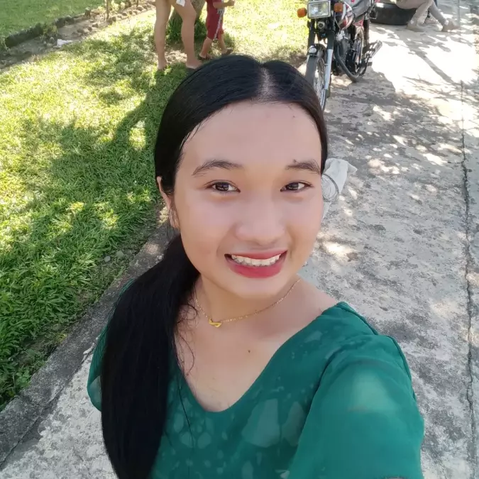 Mariel Cesar, 19, Leyte, Philippines