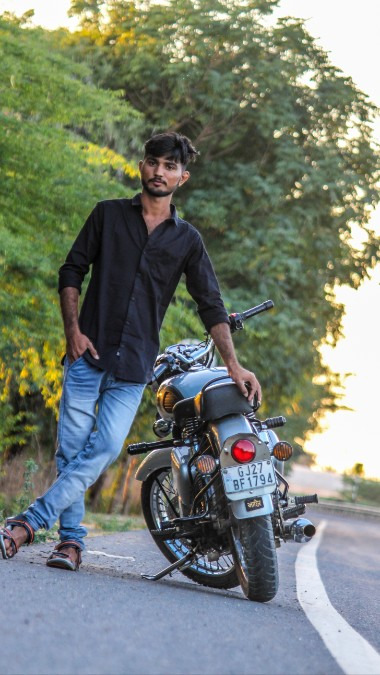 Aʜɩʀ Vimal Gal, 23, Porbandar, India