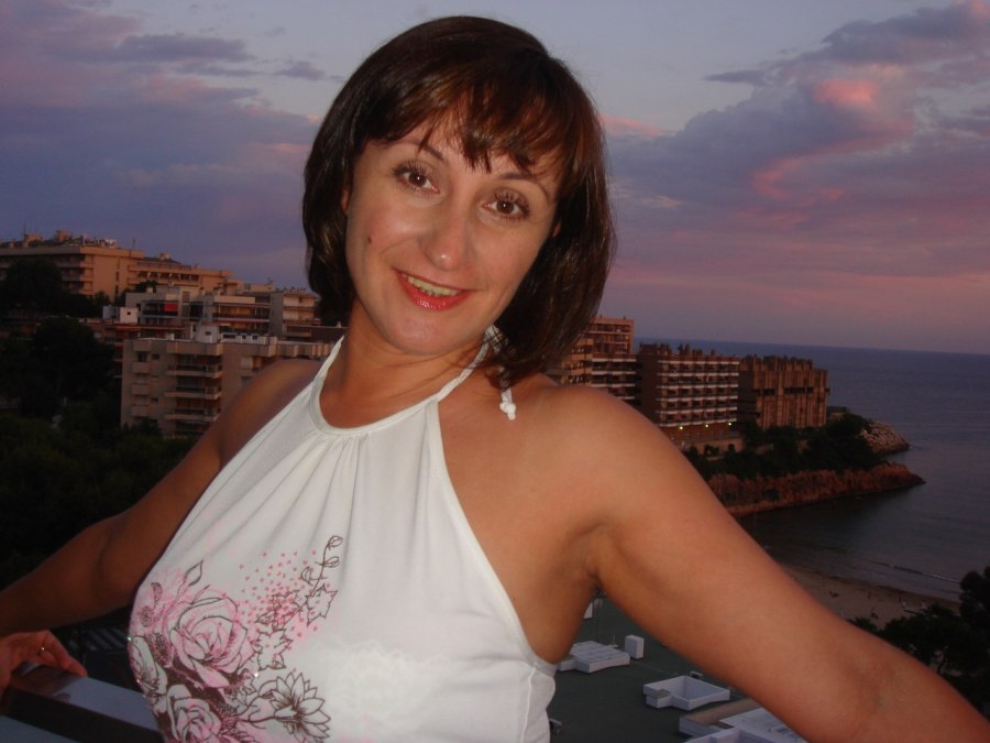 Denira, 54, Dubai, United Arab Emirates