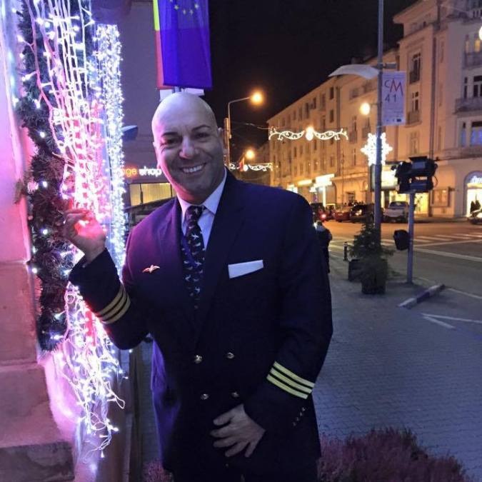 Brian Wood, 53, Ni Dilli, India