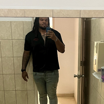 Joe Davis, 29, Oranjestad, Aruba