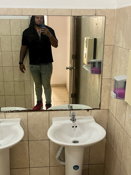 Joe Davis, 29, Oranjestad, Aruba