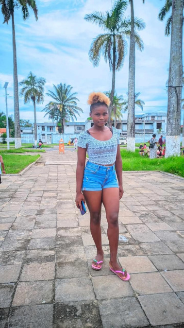 Sandrine Razanamanana, 26, Toamasina, Madagascar