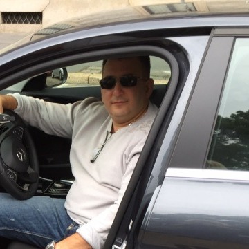 Dan, 50, Tel Aviv, Israel