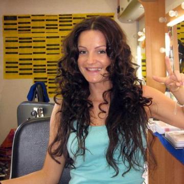 Linad Neuer, 44, Chicago, United States