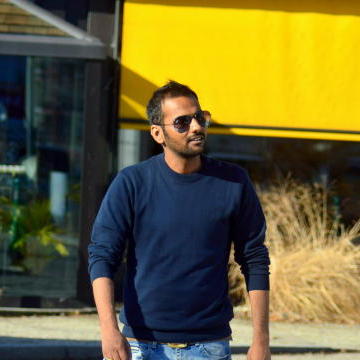 Ashutosh Sharma, 37, Ni Dilli, India