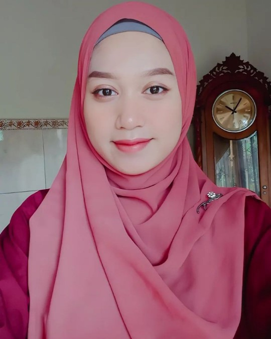 Ajeng Buana Putri, 24, Banyumas, Indonesia