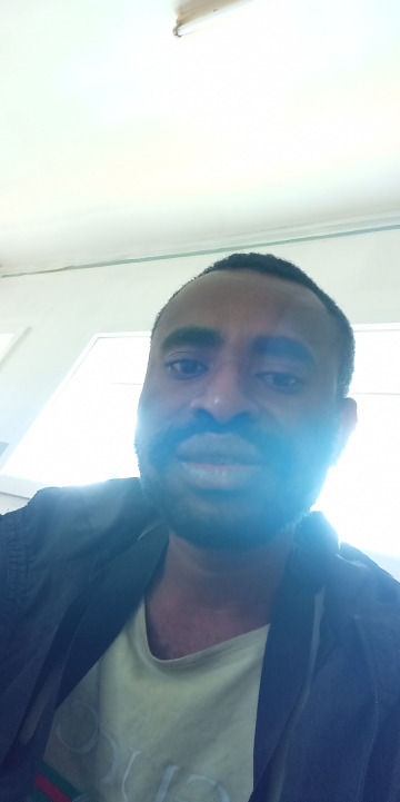 berry, 29, Port Moresby, Papua New Guinea