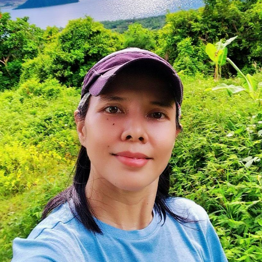 anne Calinisan, 35, Carmona, Philippines