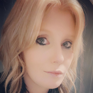 Robyn May, 33, Auckland, New Zealand