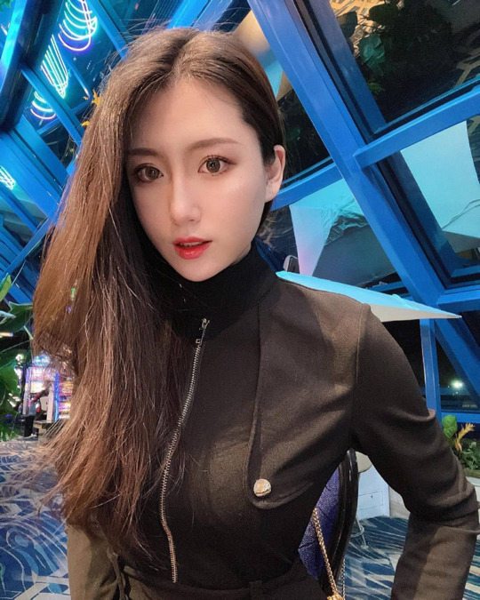 Anna, 40, Montreal, Canada