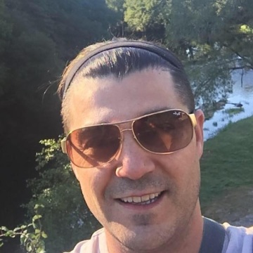Miguel Araujo, 47, Paris, France