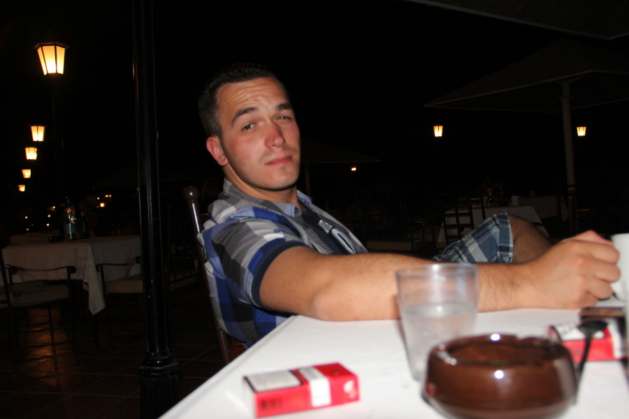 Kresh SH, 36, Geneva, Switzerland