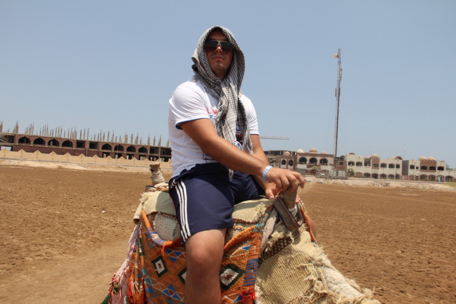 Kresh SH, 36, Geneva, Switzerland