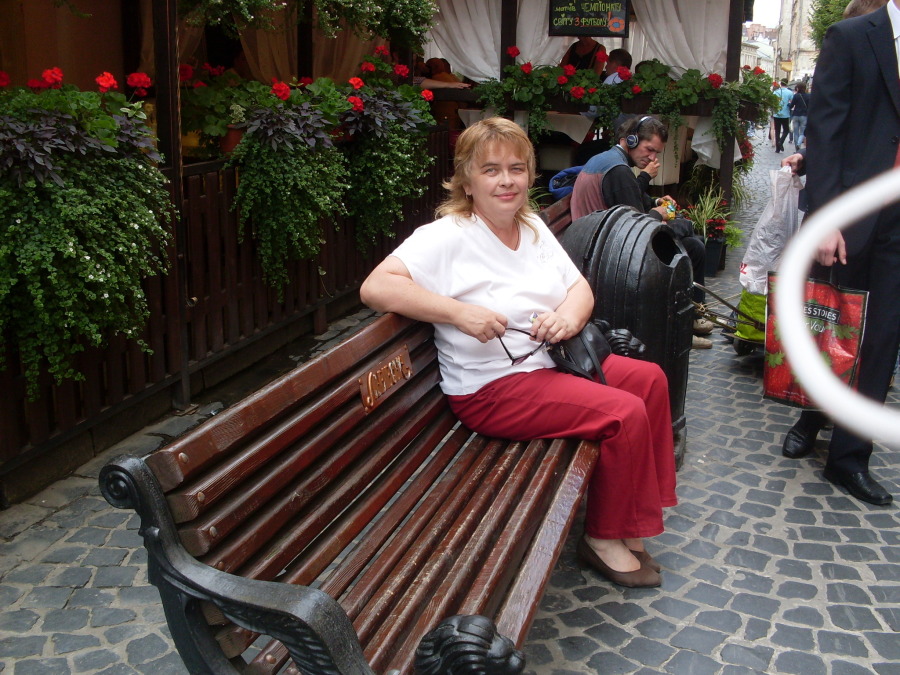 Швець Лариса, 67, 