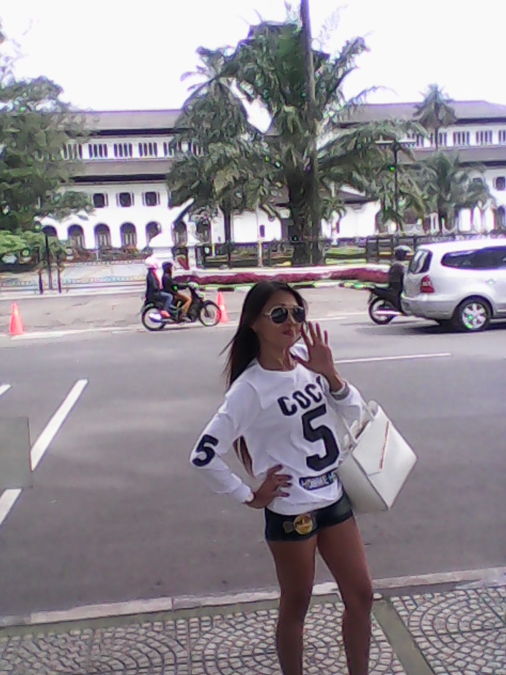 Dara, 53, Bandung, Indonesia