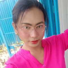 Yunnie Santillan, 37, Port Moresby, Papua New Guinea