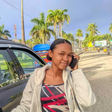 Ange Marie Lucia Yalta, 21, Toamasina, Madagascar
