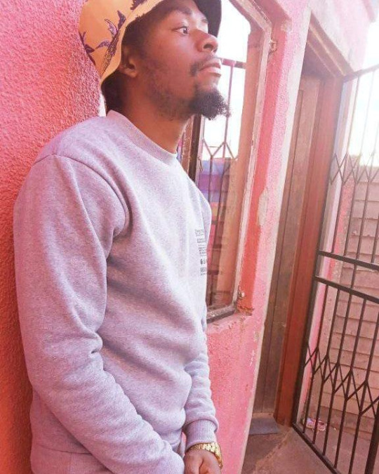 Neves, 31, Pretoria, South Africa