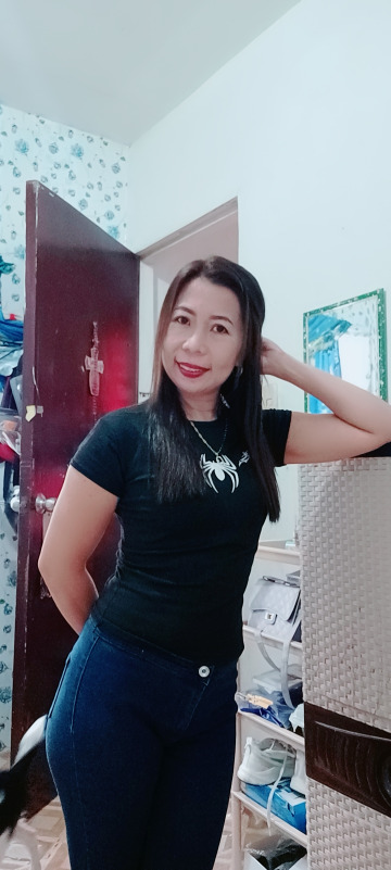 Edlyn Rosal, 43, New Bataan, Philippines