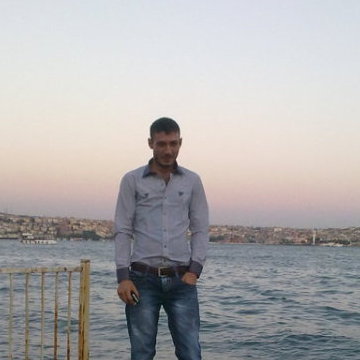 önder, 40, Istanbul, Turkey