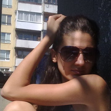 Деница Стефанова, 33, 