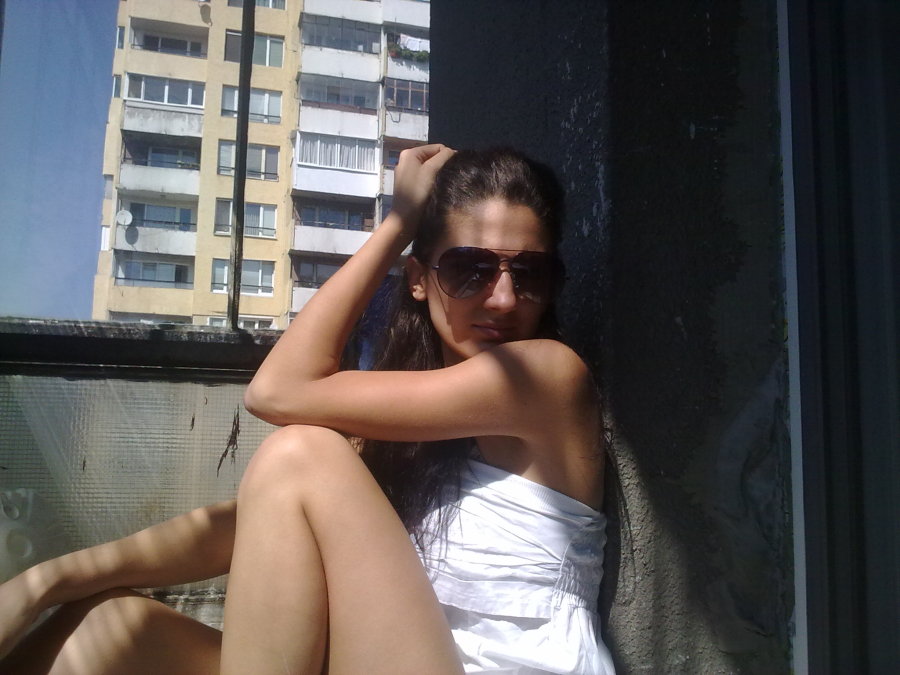 Деница Стефанова, 33, 