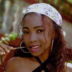 Mayrah, 26, Fort Frances, Canada