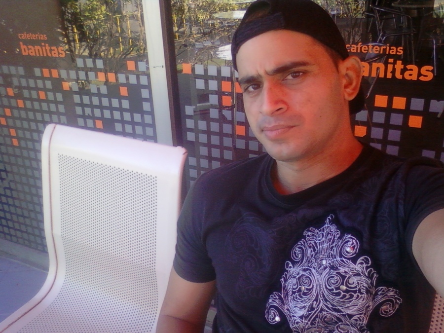 Leonardo Alvarez, 38, La Habana, Cuba