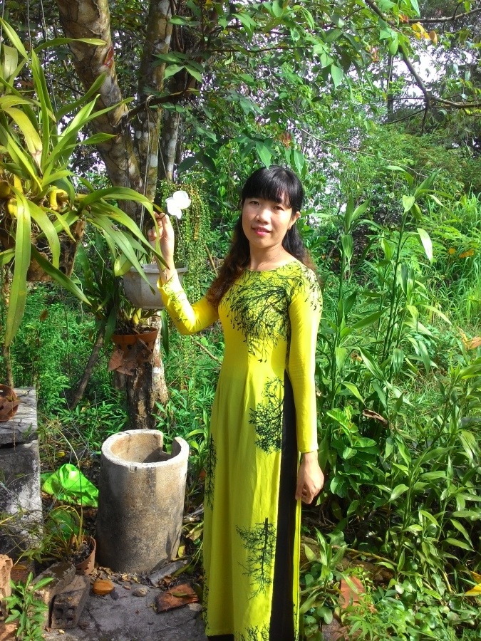 Nhung, 42, Vinh Long, Vietnam