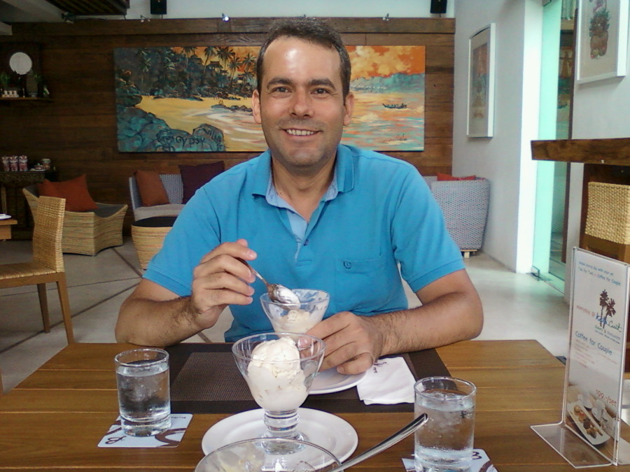 Hasan EKİZOĞLU, 57, Izmir, Turkey