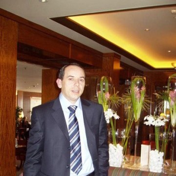 Dattis Bond, 52, Geneve, Switzerland