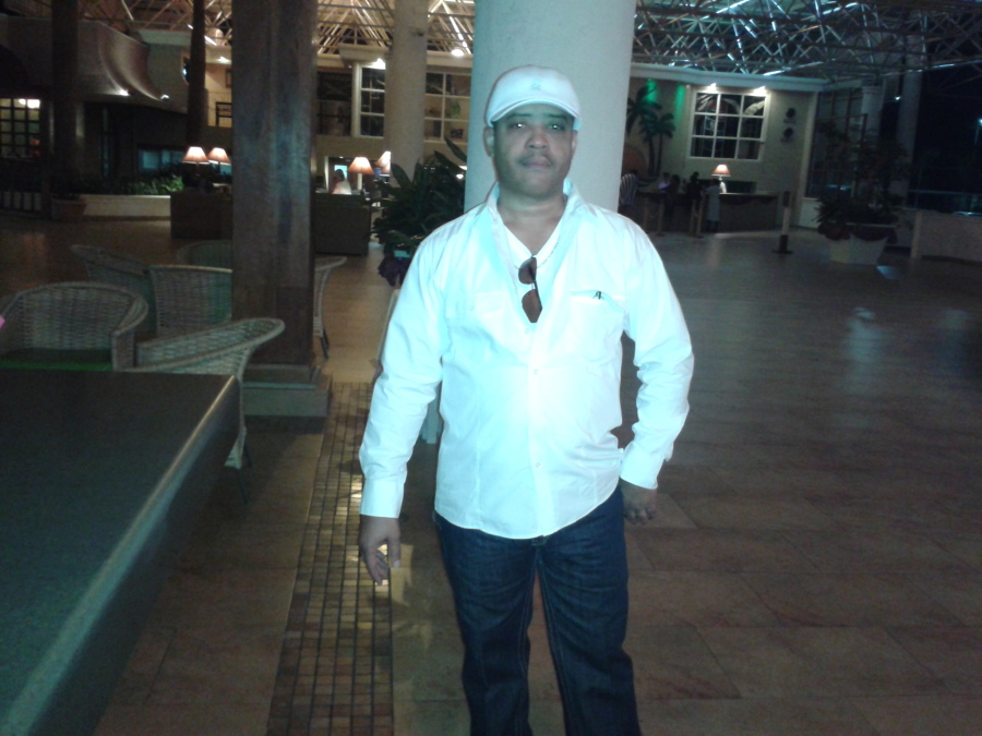 VINCE, 60, Houston, United States