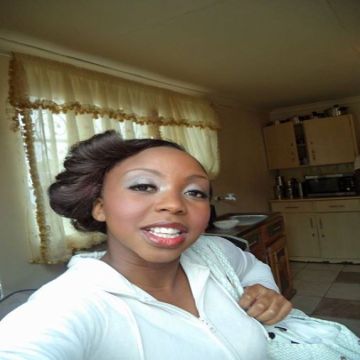 Laura, 35, Johannesburg, South Africa