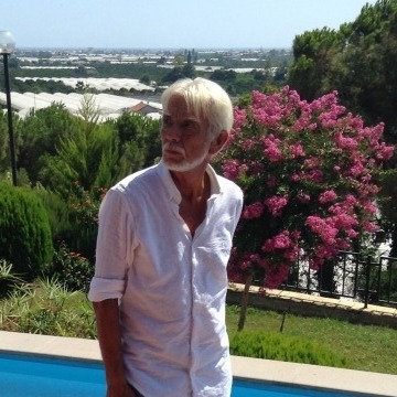 Özer Özakman, 72, Istanbul, Turkey