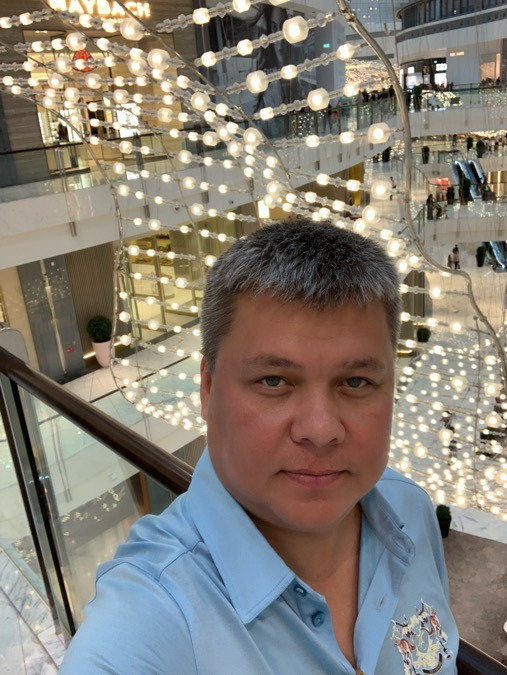 Garen, 44, Los Angeles, United States