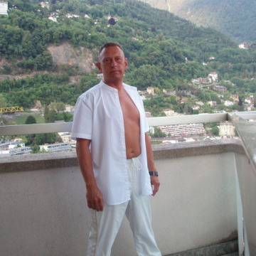 Jevgeni V, 50, Montreux, Switzerland