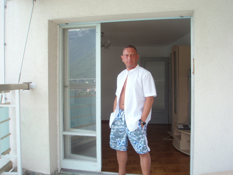 Jevgeni V, 50, Montreux, Switzerland