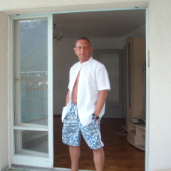 Jevgeni V, 50, Montreux, Switzerland