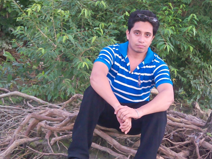 Omm, 37, Khulna, Bangladesh