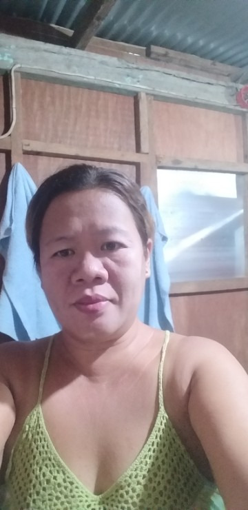 Nadine Gallentes, 44, Dagupan City, Philippines