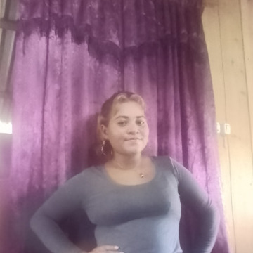 luna, 21, Puerto Lempira, Honduras