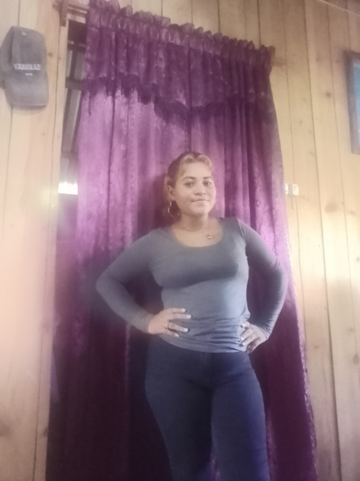 luna, 21, Puerto Lempira, Honduras