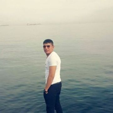 Rauf Aze, 31, Istanbul, Turkey