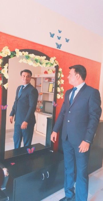 Manu, 41, Mumbai, India