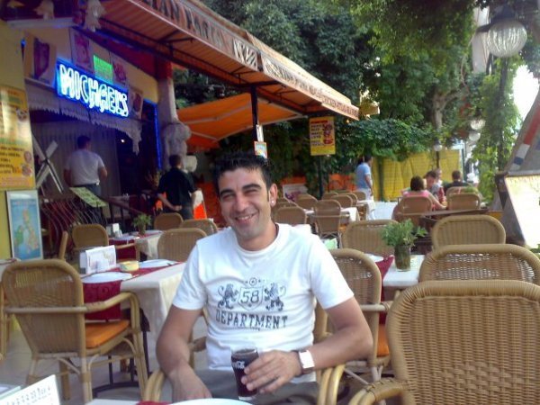 serdal, 45, Izmir, Turkey