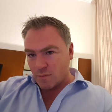 Dean, 49, Dubai, United Arab Emirates