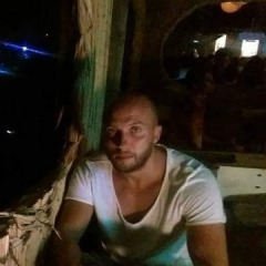 Robert-Alexandru, 36, Keflavik, Iceland